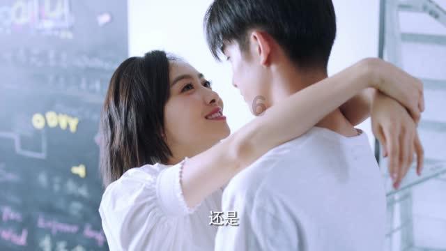 大客车闯红灯,司机:“下回逮到我再重罚”